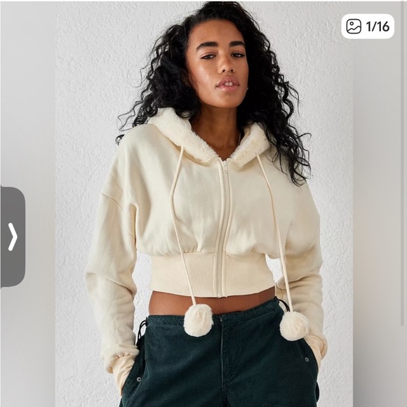 Hollister and BDG cropped hoodie bundle size small adults and large junior - Picture 4 of 7